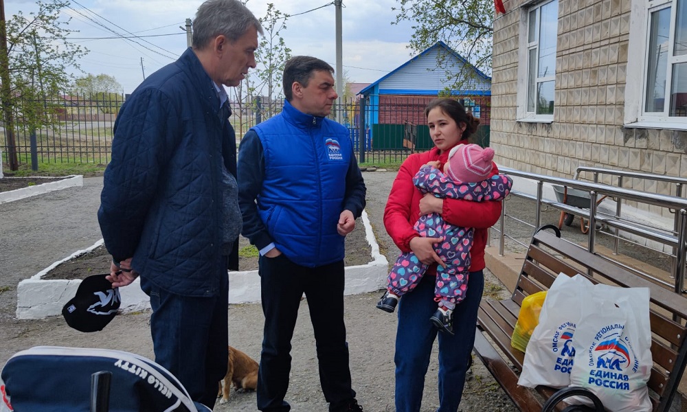 Лидер омских единороссов побывал в Называевске и организовал работу психологов с погорельцами