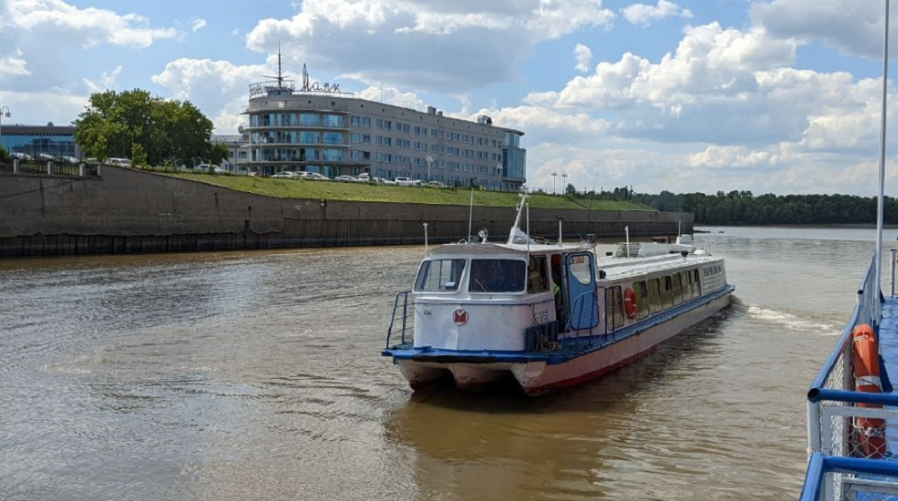 На теплоходе, следующем до Ачаирского монастыря, ограничили количество пассажиров