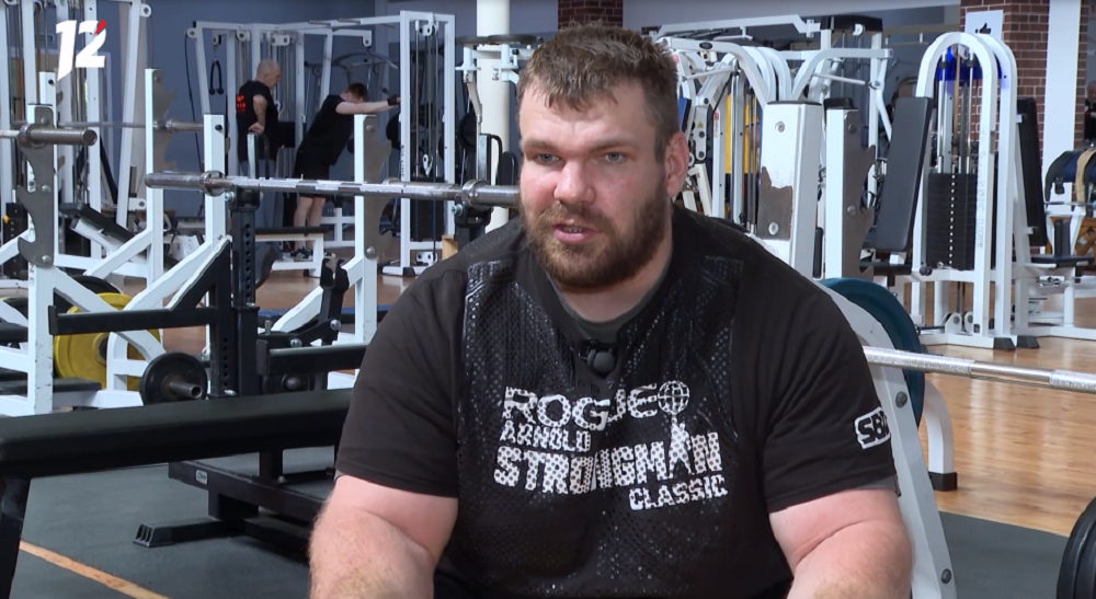 Омич Евгений Марков стал победителем кубка Федерации силового экстрима