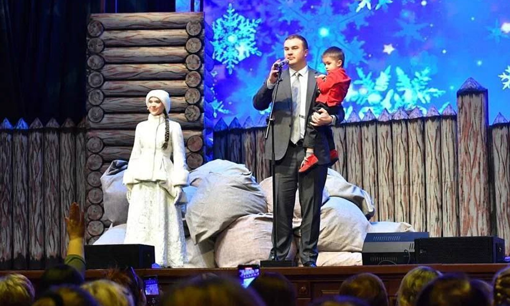 Виталий Хоценко дал старт новогодним праздникам для юных омичей