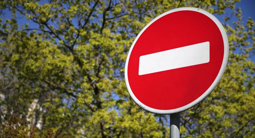 На трёх омских улицах ограничат движение до 1 октября