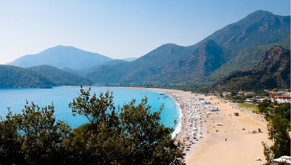 Омичи массово скупают путёвки в Турцию