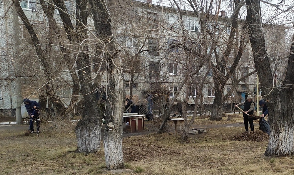 В Омске осуждённые, которых приговорили к принудительным работам, активно занимаются благоустройством