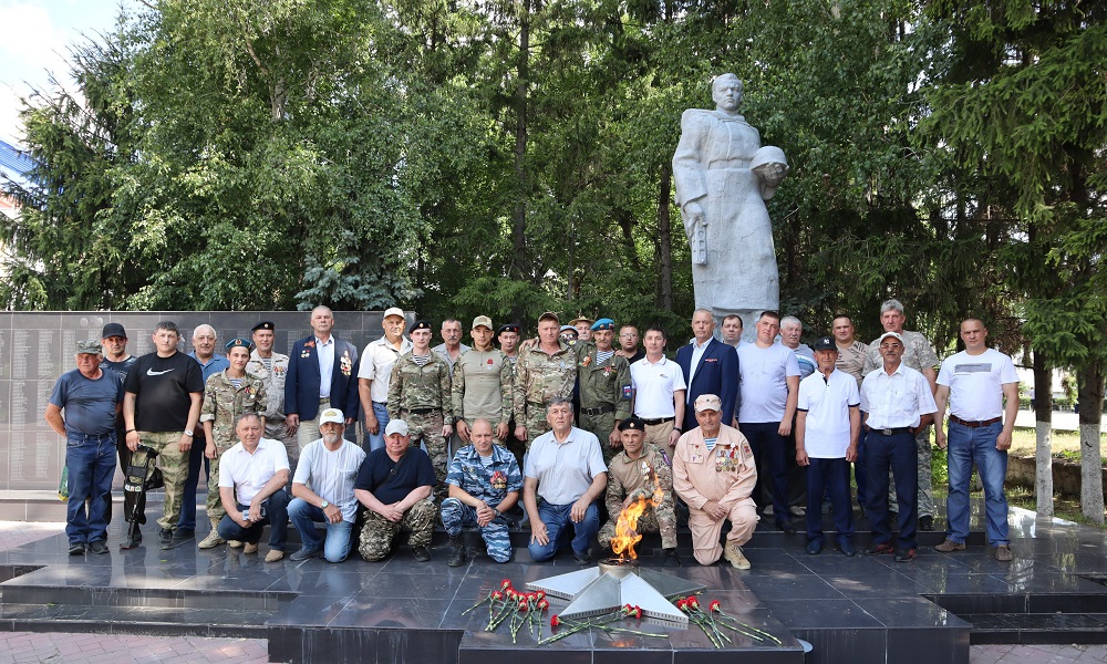 В Большеречье отметили День ветерана боевых действий торжественными акциями