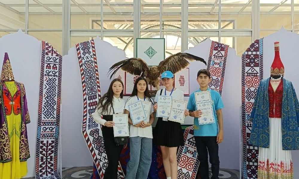 Школьница из Омской области стала призёром международной олимпиады по казахскому языку и литературе