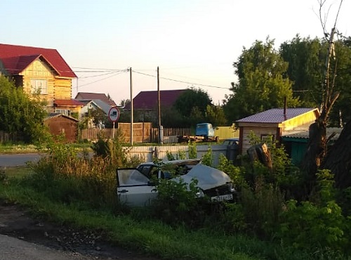 Пьяный омич на Datsun врезался в ВАЗ