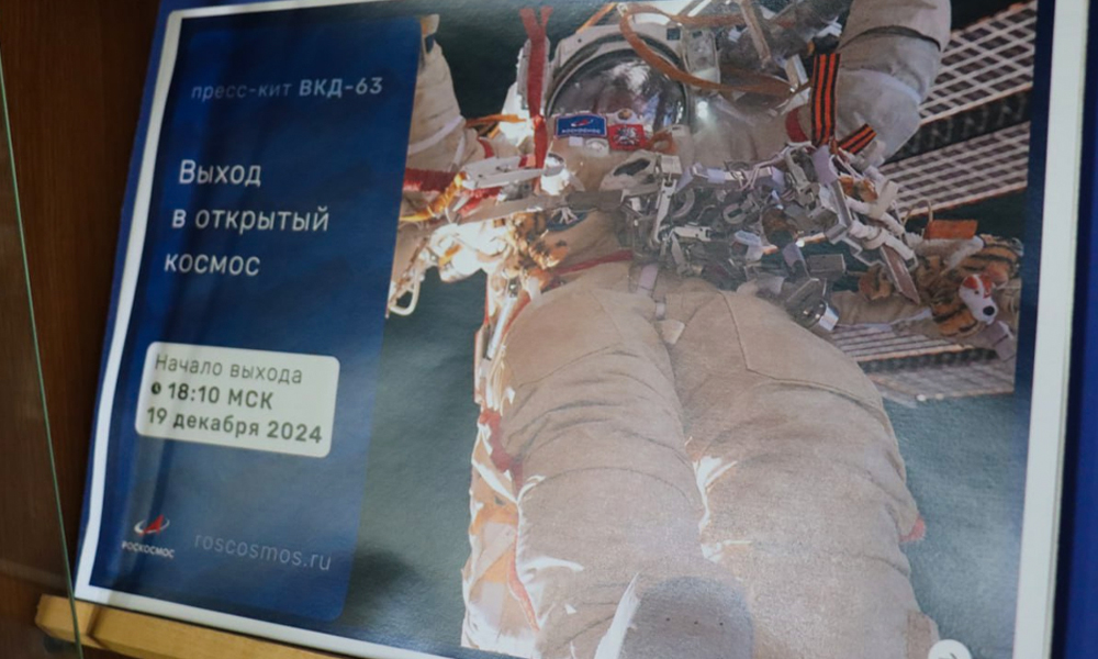 В Омске открылась выставка к 60-летию первого выхода человека в открытый космос (12+)