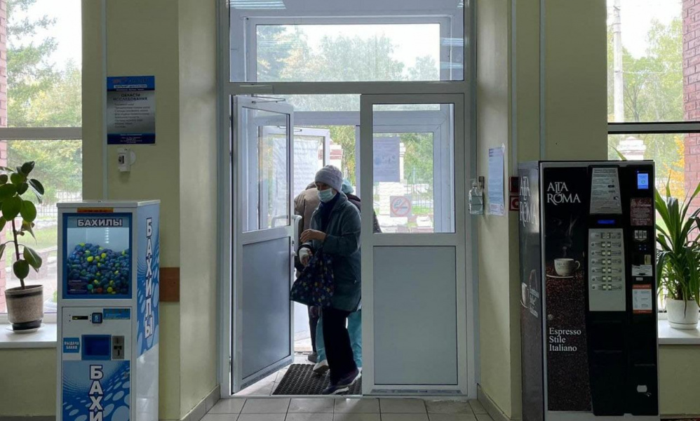 В БСМП-2 заменили дверные блоки 