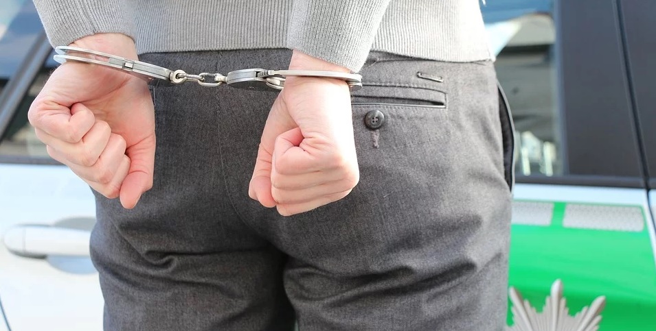 Омича задержали за кражу со взломом