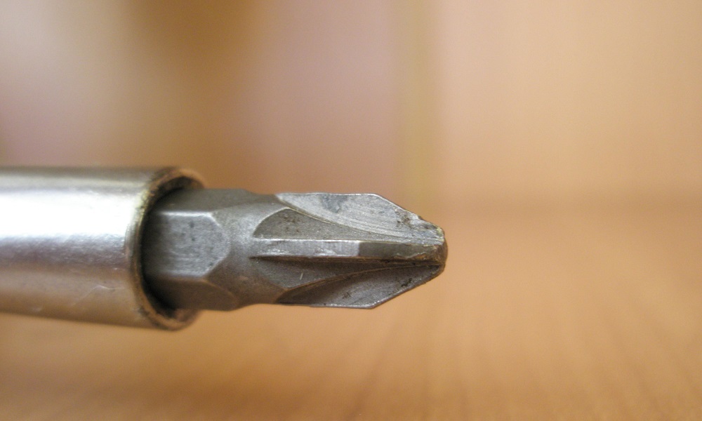 Омич в ходе ссоры ударил своего знакомого отвёрткой в живот