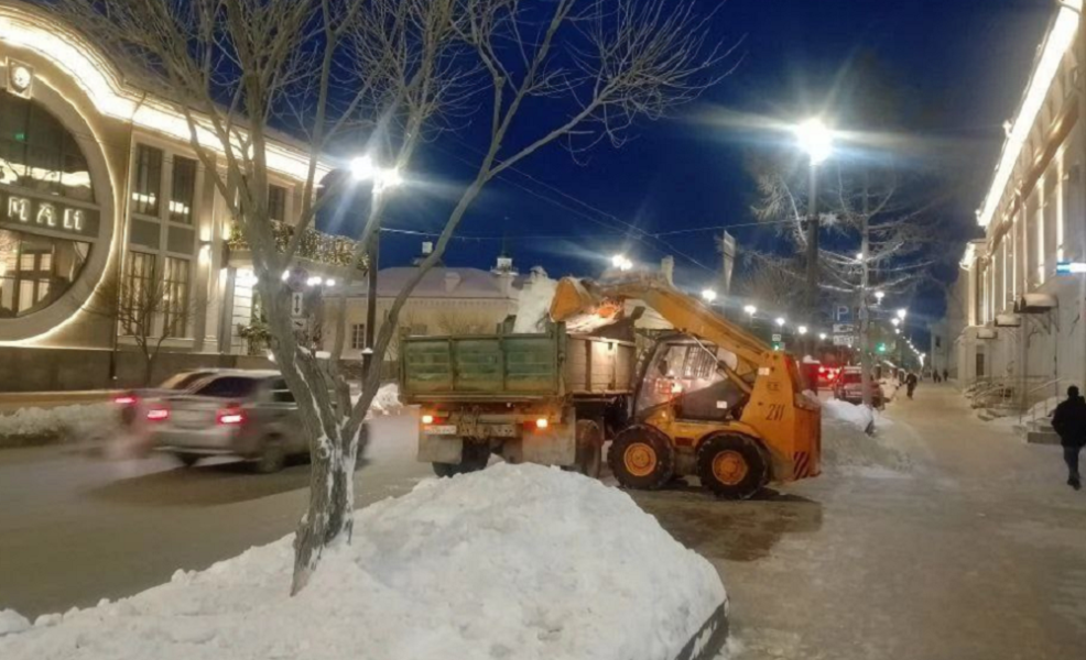 С омских улиц за выходные вывезли более 5 тысяч кубометров снега
