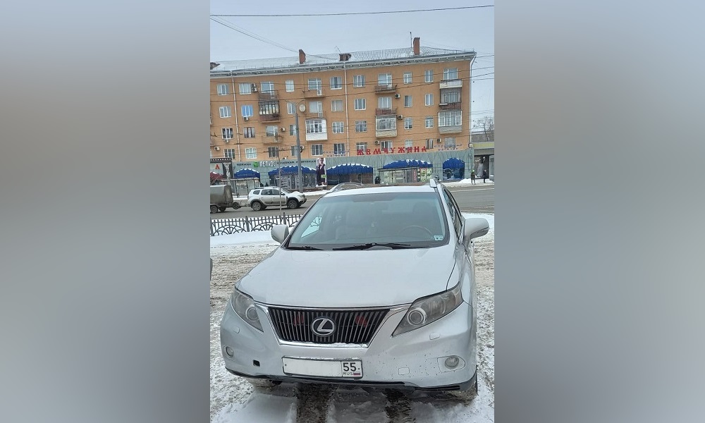 Омич задолжал больше 148 тысяч рублей, из-за чего лишился автомобиля Lexus