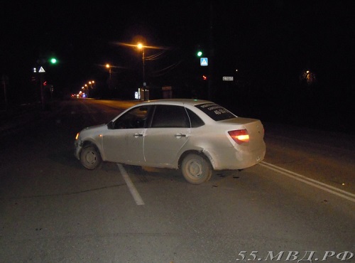 Пьяный омич отобрал у таксиста "Ладу Гранту" и попал в ДТП