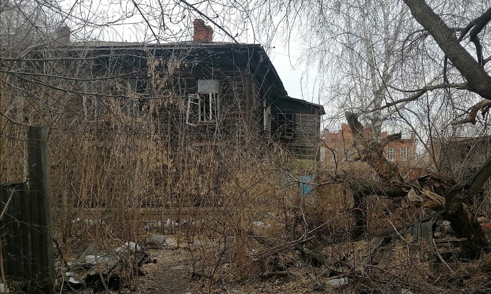 Разваливающийся дом в центре Омска оказался объектом культурного наследия 
