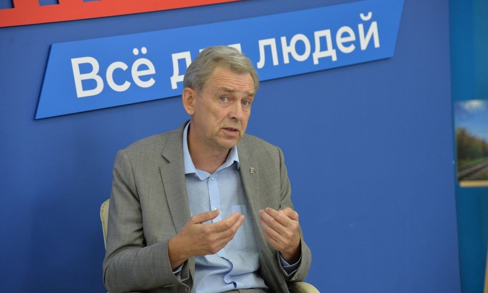 Руководитель «Единой России» в Заксобрании Омской области Александр Артёмов рассказал о своей поездке в Стаханов