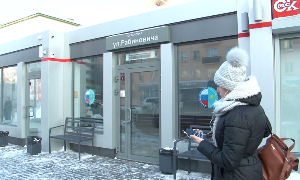 На мониторах в тёплых остановках снова отображается расписание автобусов