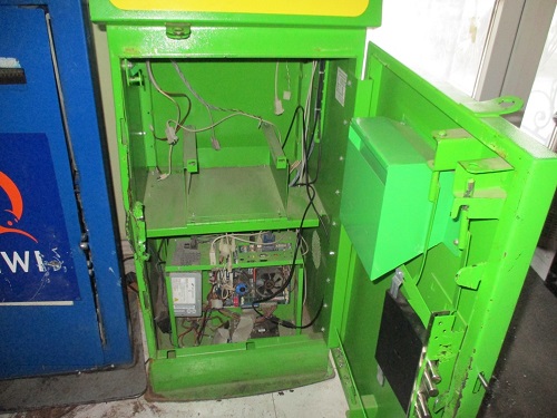 Охранник одного из омских магазинов похитил деньги из терминалов