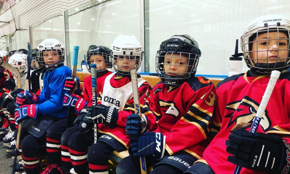«У нас вся семья работает на хоккей»: как юные омичи попадают в профессиональный спорт. Или не попадают