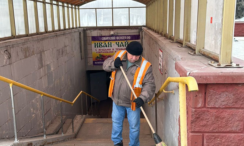 В Омске начались сезонные работы по обслуживанию мостов и подземных переходов