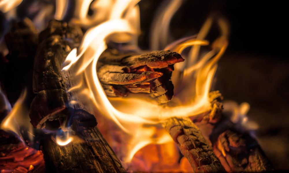 В Омской области случилось два пожара, в которых погибли двое мужчин 