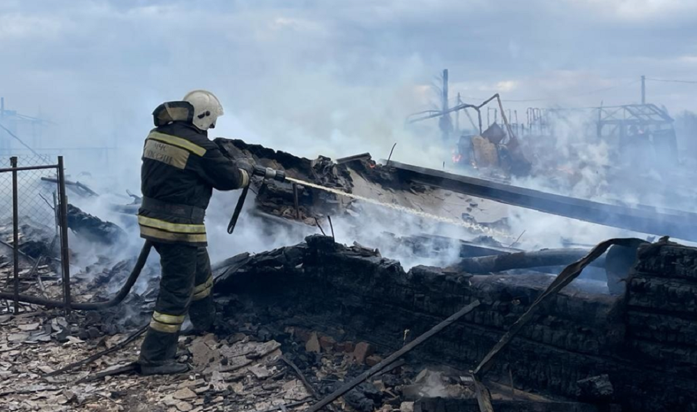 Омские спасатели продолжают бороться сразу с несколькими  крупными пожарами [ОБНОВЛЕНО]