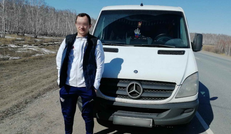 На омской трассе поймали нарушившего карантин лихача на Mercedes-Benz