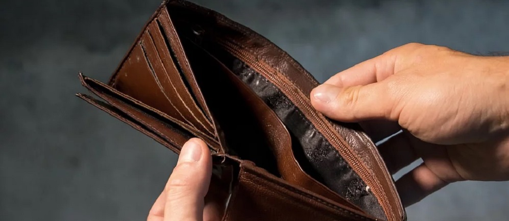 Омские оперативники задержали на остановке карманницу