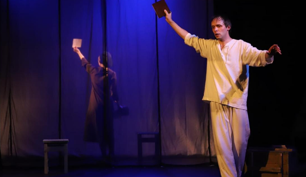 Северный драматический театр представил премьеру по пьесе омички Натальи Елизаровой 