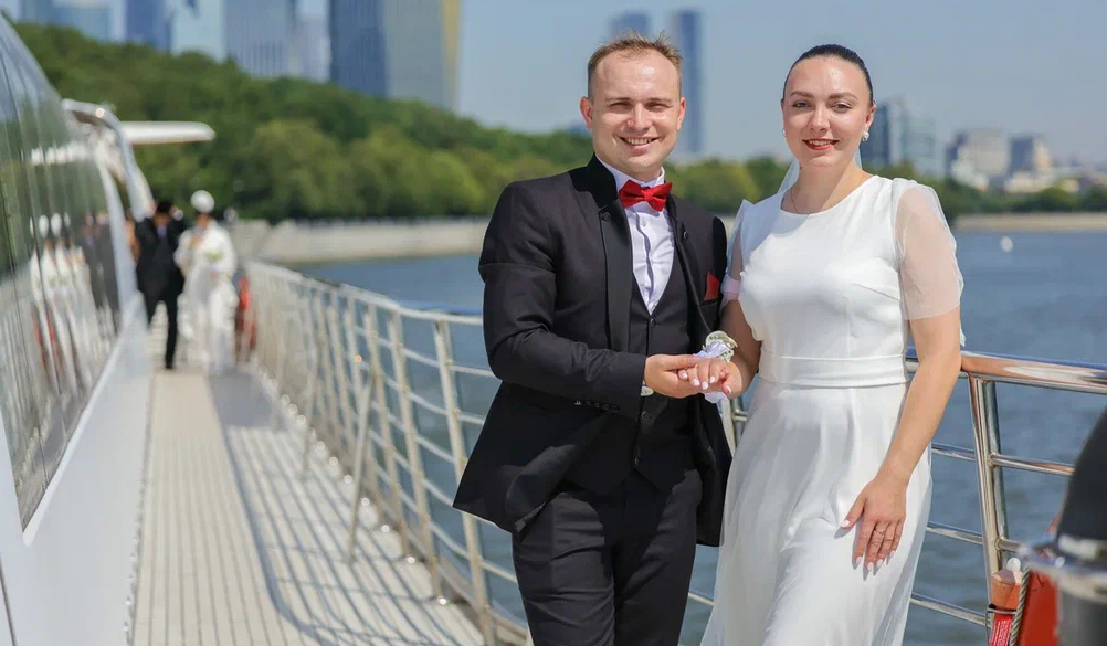 Две пары из Омской области поженились на Всероссийском свадебном фестивале 