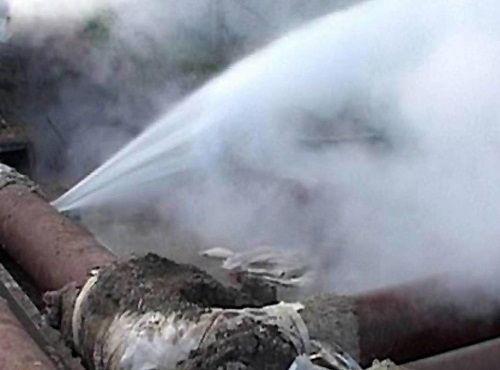 Омичам в эфире 12 канала подскажут, как бороться с порывами трубы в подвале