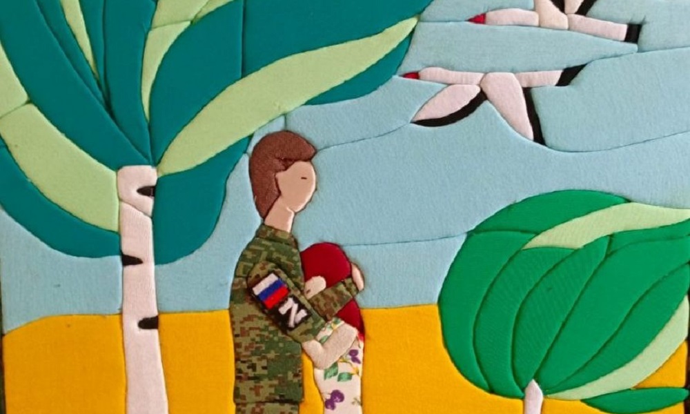 Воспитатель из Полтавского района создаёт картины в технике кинусайга к Году защитника Отечества