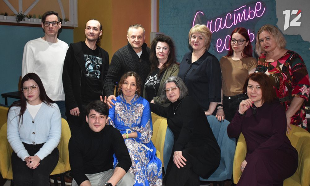 В Омске поставили спектакль о вампирах с участием Александра Гончарука, Олега Беркова и Степана Дворянкина