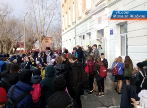 В Омске эвакуировали школу