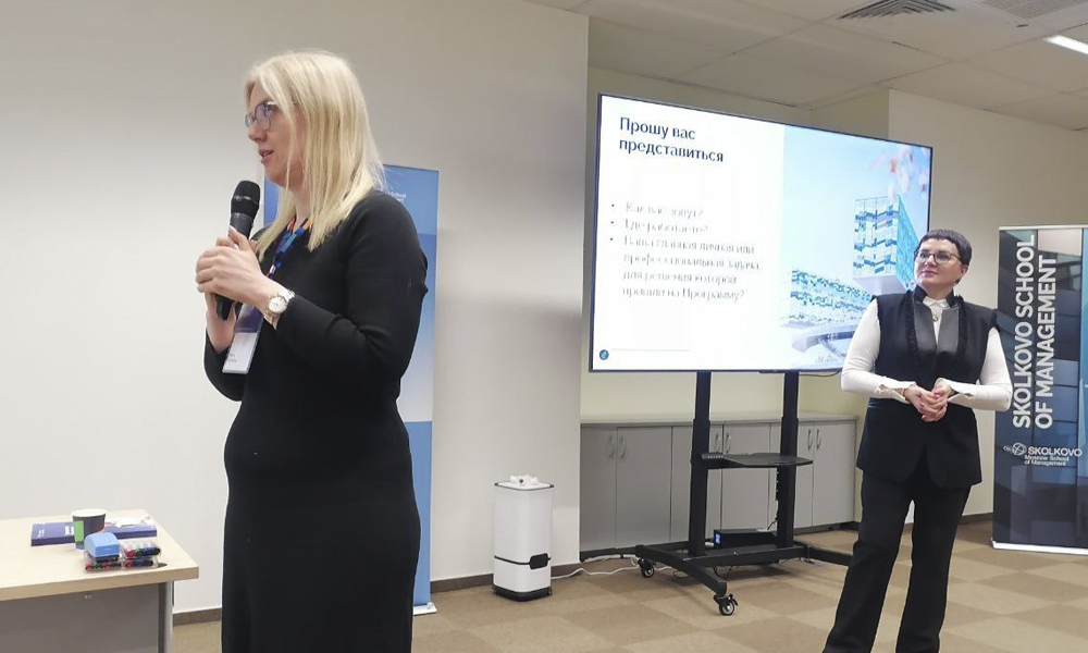 Врачи из Омска проходят обучение в Школе управления Сколково