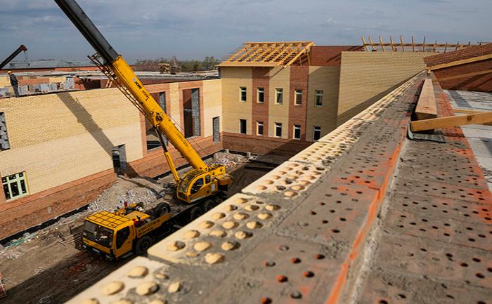 Новый корпус Омского психоневрологического интерната возводят ударными темпами