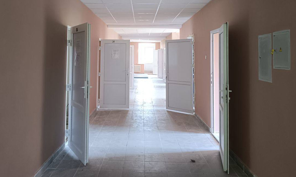 В Большеуковском районе завершают капитальный ремонт поликлиники