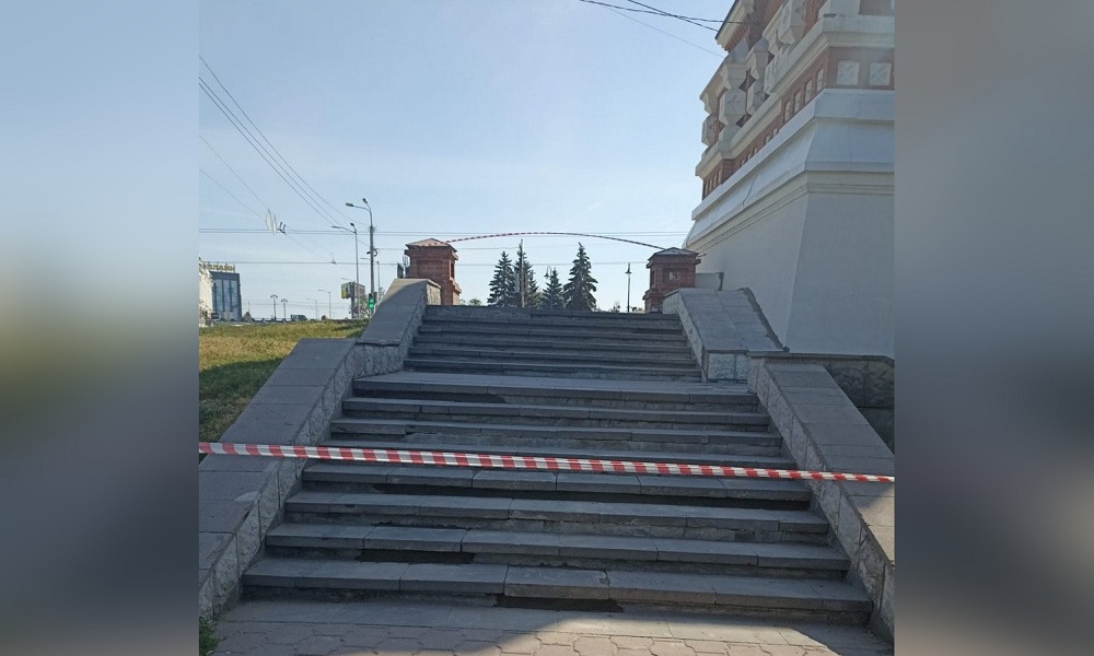 В Омске отремонтировали лестницу на улице Партизанской