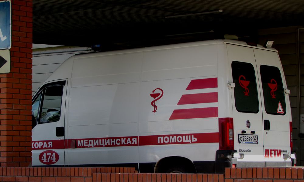 В Омске девочка получила компрессионный перелом позвонков, играя на батуте в свой день рождения