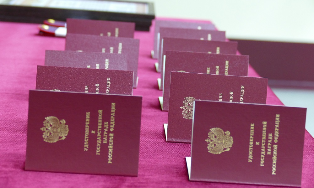 Одиннадцать бойцов омского ОМОН получили медали за охрану общественного порядка