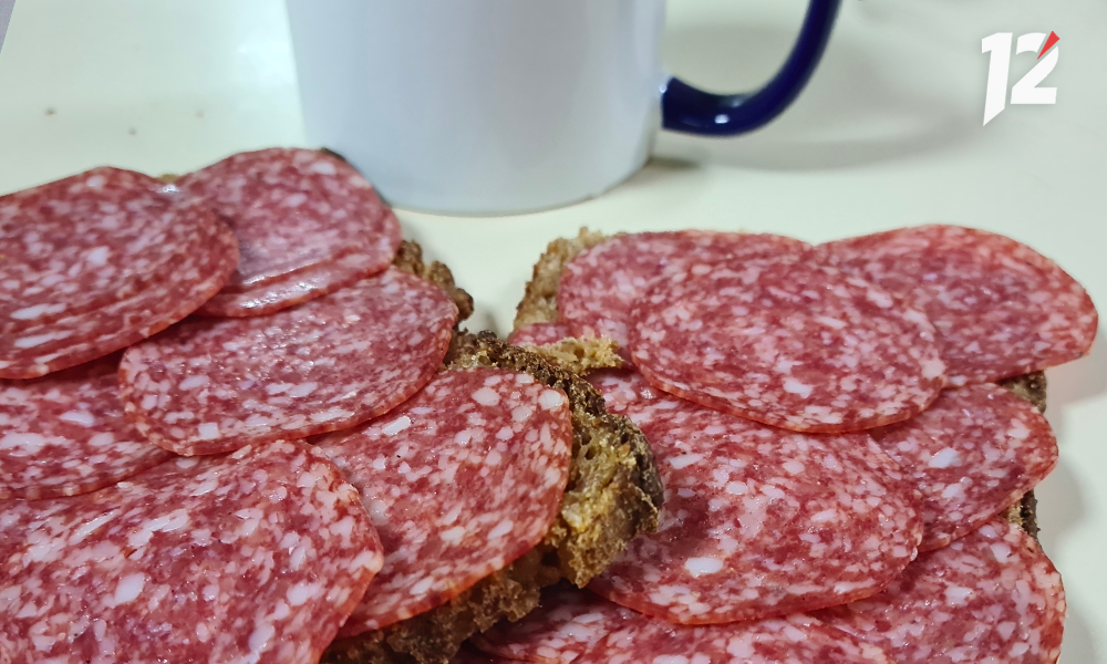 Житель Казахстана незаконно вывез из Омска 190 килограммов колбасы 