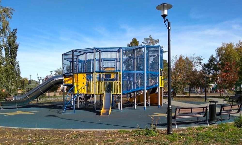 В мэрии Омска прокомментировали снос детской площадки на бульваре Победы