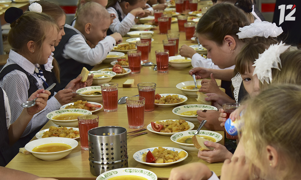 Мэрия сообщила, что во всех омских школах возобновлена подача горячего питания