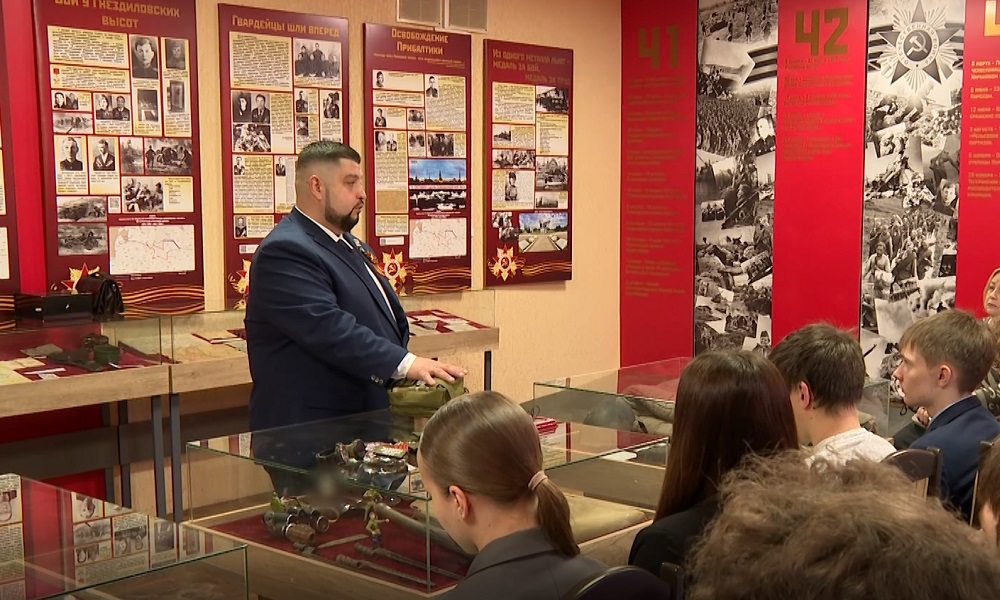 Ветеран СВО Алексей Касаткин провёл патриотический урок для старшеклассников школы № 41