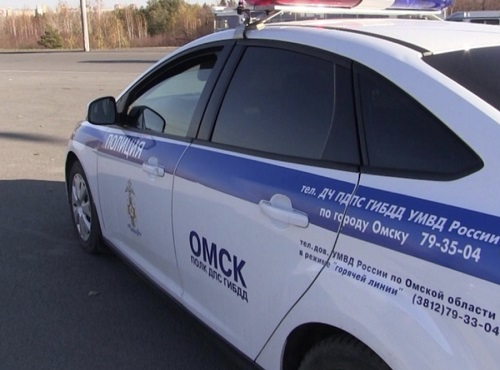 В центре Омска водитель Renault сбил женщину на "зебре"