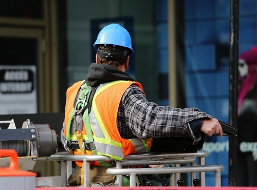 Роструд сообщил, в каких сферах чаще встречаются зарплаты от 80 тысяч рублей