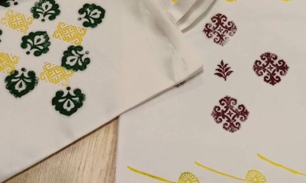 Омичи создали уникальные шоперы для юных жителей Стаханова 