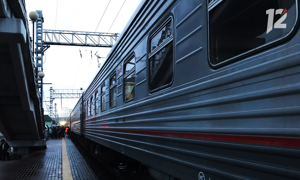 В Омске поезд сбил 15-летнего подростка