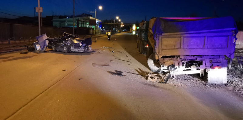В Омске пассажир ВАЗа погиб после столкновения с КамАЗом