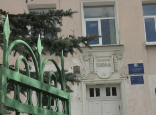 К 1 июня в Омске уберут штыри со школьных заборов