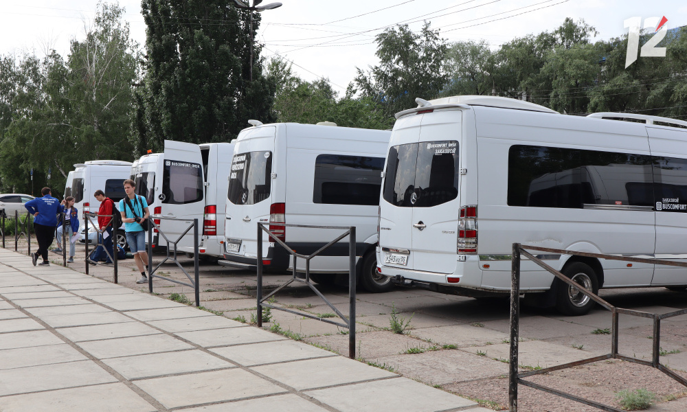 Омские школьники двух временно закрытых школ получили утверждённую депутатами льготу на проезд